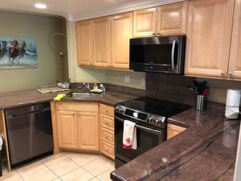 [Female] Large Furnished Suite in Beautiful 4BR/3BA RWC House 3