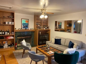 Private room and private bath in 5BD 5.5BR house 1