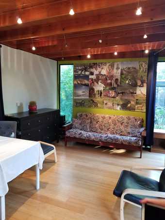 Quiet fully furnished studio/cottage with patio 4