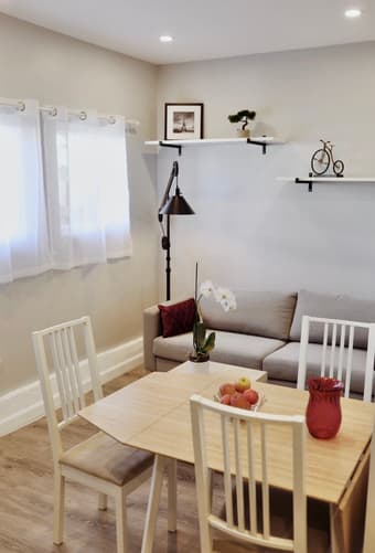 Elegant, brand new & modern 1 BR unit, 15 minutes from Campus 2