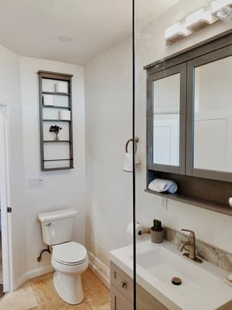 Elegant, brand new & modern 1 BR unit, 15 minutes from Campus 4