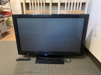 40" 1080p Panasonic Plasma HD TV and Wall Mount 1