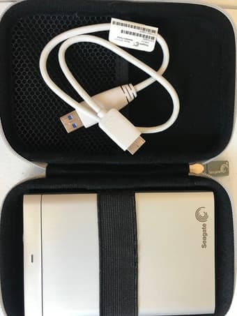 Seagate 1TB external storage HDD with a case 1