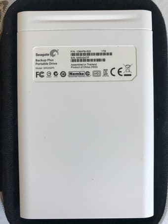 Seagate 1TB external storage HDD with a case 2