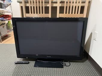 40" 1080p Panasonic Plasma HD TV and Wall Mount 1