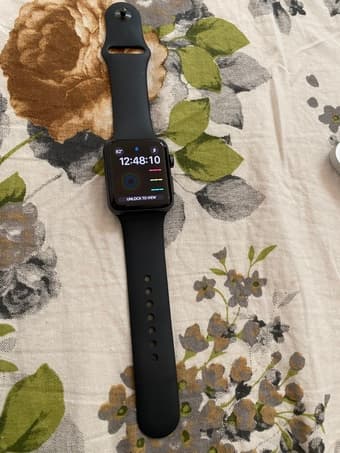Apple Watch series 3; <1 month old; hardly used 1