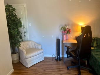 Last minute opening for cute private studio near Stanford 4