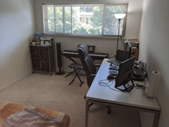 Spacious bedroom with 1.5 bathroom in Mountain View 1