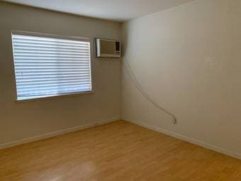 Spacious, light-filled 1 bedroom - excellent Mountain View location! 4
