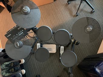 Yamaha DTX402K Electronic Drum Set 2