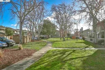 Foster City townhouse looking for a friendly female roommate 4