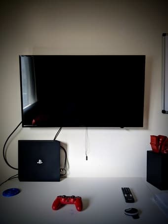 Insignia 39" Class LED HD TV 1