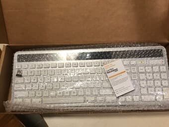 Wireless Logitech Keyboard (made for Mac with command key) 4