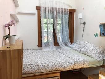 6-month sublet in large Menlo Park house with Stanford alumni. 3