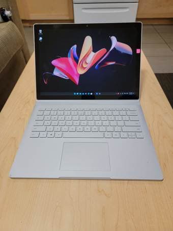 Surface Book 2 13.5" Intel Core i7, 256gb, 8gb RAM, dGPU 1