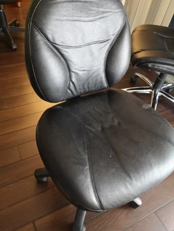 Monitor 23" Samsung S2333SW (with an office swivel chair for FREE) 4