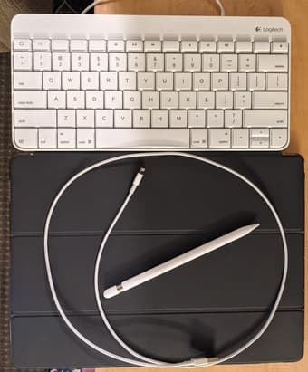 iPad Pro 12.9-inch 2nd Gen bundle (6 items) 64GB - Gold - Wi-Fi 1