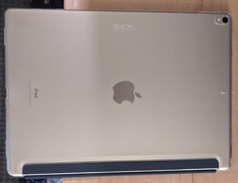 iPad Pro 12.9-inch 2nd Gen bundle (6 items) 64GB - Gold - Wi-Fi 3