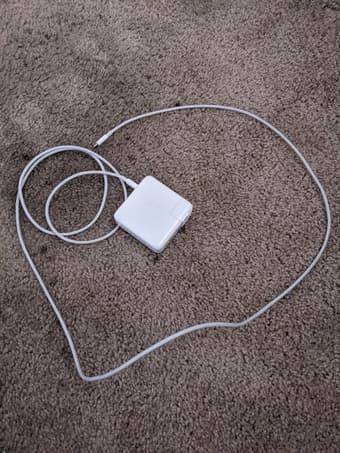 Apple 61W USB Type-C Power Adapter 1