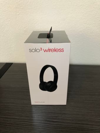 Beats Solo3 Wireless Headphones - The Beats Icon Collection - Matte Bl 3