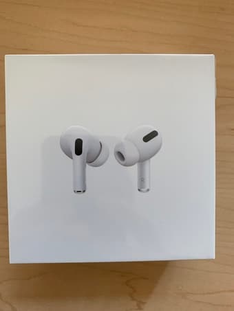 Sealed AirPods Pro with wireless charging case 1