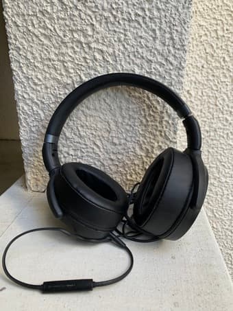 Sennheiser HD 4.30I headphones 1