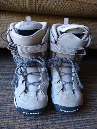 Snowboarding boots (Salomon, women's size 6.5, lace-up) 1