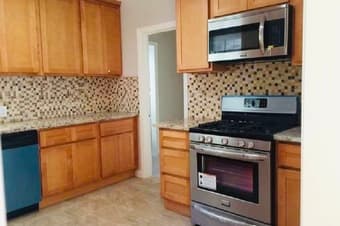 Single bedroom in 3 bed 2 bath house (bathroom shared with 1 person) 4