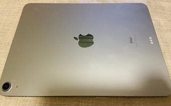 98% New Apple iPad Air 4 64G plus magic Keyboard 1