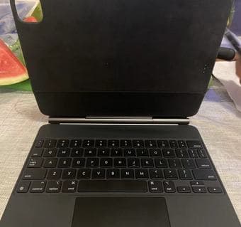 98% New Apple iPad Air 4 64G plus magic Keyboard 2