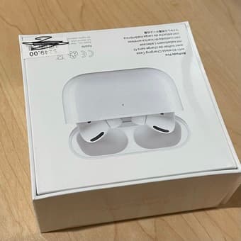 New AirPods Pro with Wireless Charging Case 1