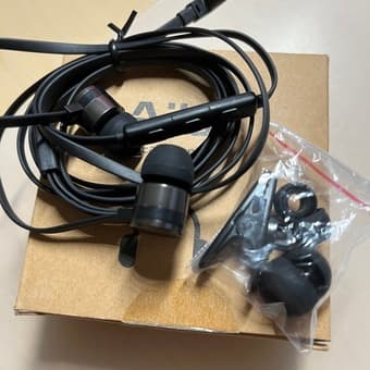 In-Ear Earphones Wired Earbuds with MIC Remote 1