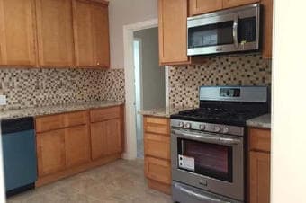 Extra large 1 bedroom in 3 bed 2 bath house 4