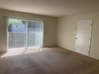 Spacious room available in a beautiful furnished 2 bdr apt 3
