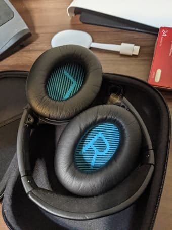 Barely used Bose QC 35 active noise cancelling headphones 2