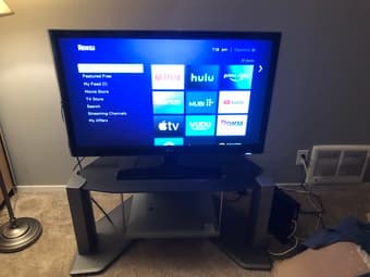 32" LED SMART TV + Table stand 1