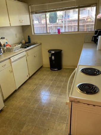 Bedroom+Shared Bath in 3br Mountain View Apartment 3