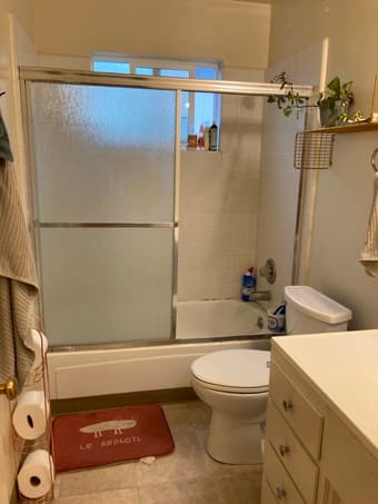 $1400- 1br in 2br/1ba 10 minute bike to campus! 3