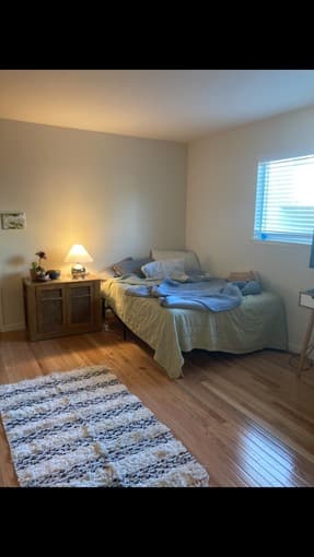 $1400- 1br in 2br/1ba 10 minute bike to campus! 4
