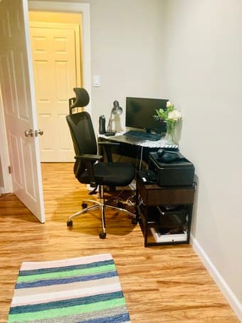 Medium sized bedroom 3 miles from Stanford (can be furnished) 3