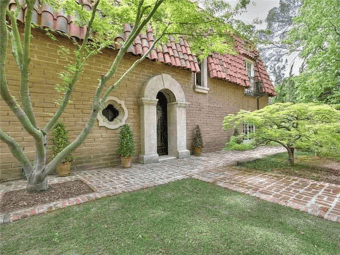 2 Bedrooms available in Los Altos Hills (5 miles to campus) 2