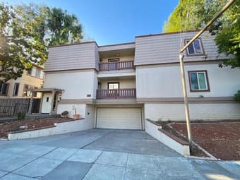 Spacious top floor 3-BR condo near downtown Redwood City 4