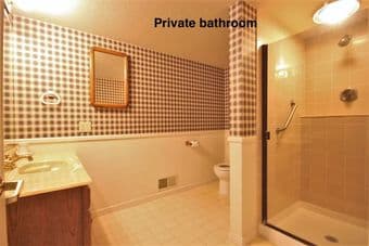 Master Bedroom with Private Bathoom & Rooftop patio in spacious house 2