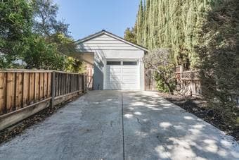 Month to Month Furnished Private Room in a 3B/1B House Close to Campus 4