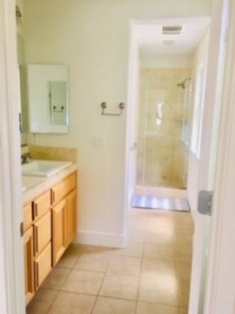 1br - 240ft2 - Beautiful Master Bedroom and Bath - Menlo Park 1