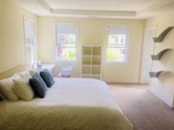 1br - 240ft2 - Beautiful Master Bedroom and Bath - Menlo Park 3