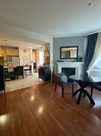 1br - 240ft2 - Beautiful Master Bedroom and Bath - Menlo Park 4