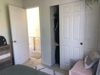 Bedroom in Sunnyvale House (5 min from train station) 1