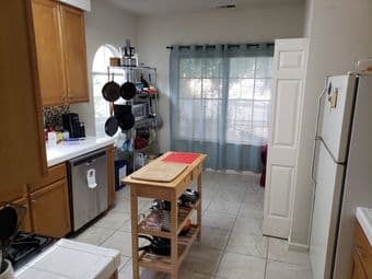 Bedroom in Sunnyvale House (5 min from train station) 3