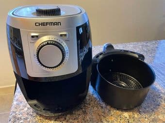 Chefman 2qt air fryer 1